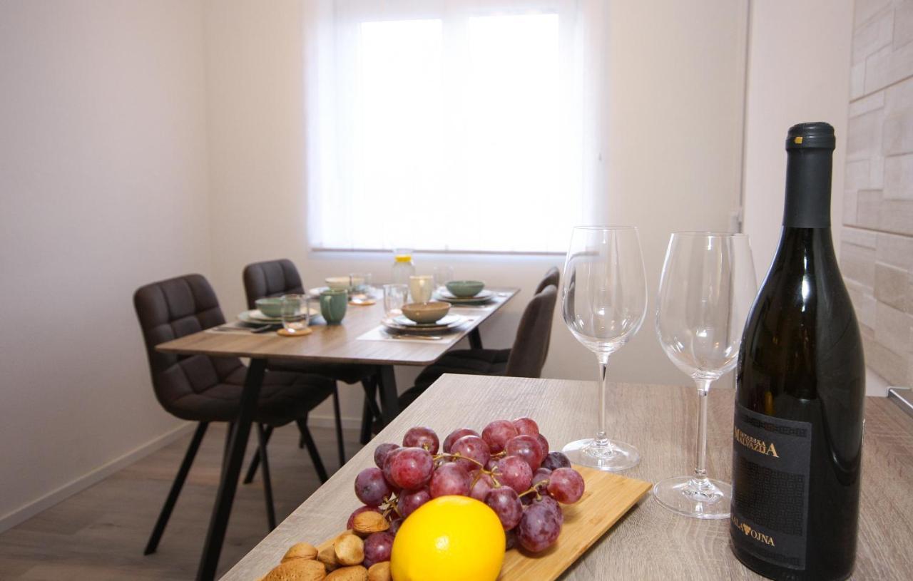 Apartman Nonno พูลา ภายนอก รูปภาพ
